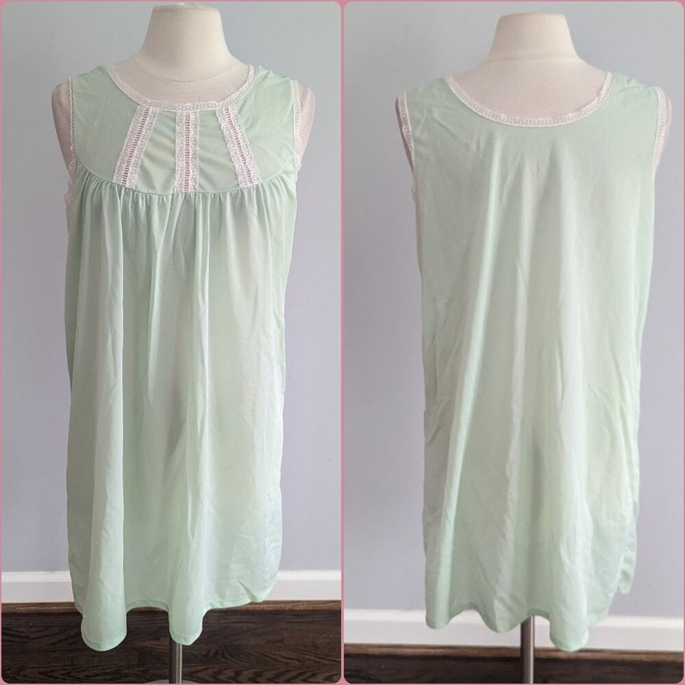 Vintage Women's Heiress Pale Green Slip Large